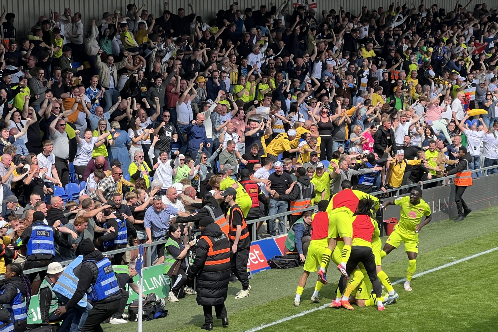 Port Vale celebrate.png · LHC88 · CC BY 4.0