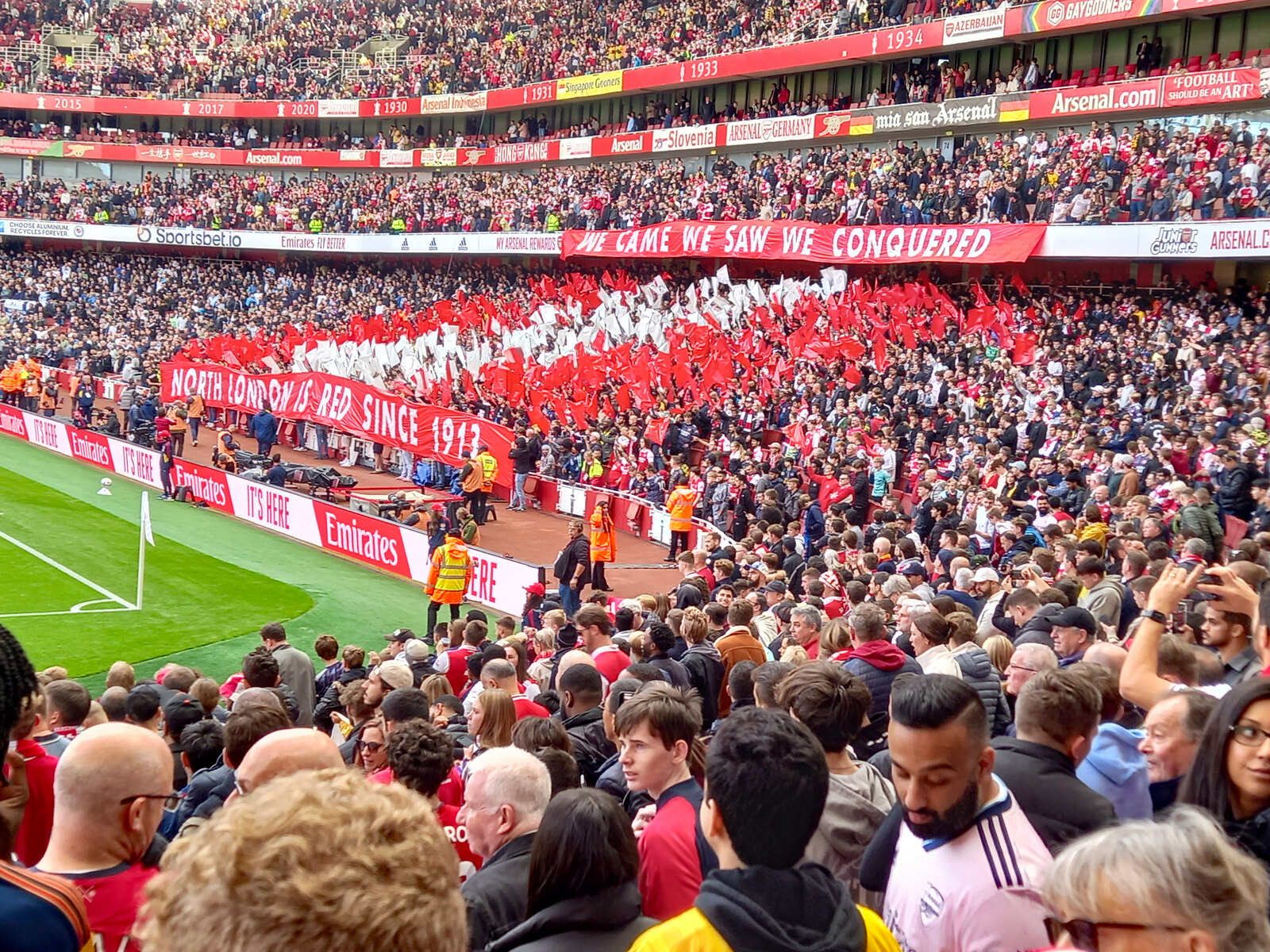 Holloway , Emirates Stadium - geograph.org.uk - 7299032.jpg · Jim Osley · CC BY-SA 2.0