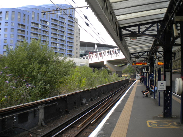 Drayton Park station platform (1) · Richard Vince · CC BY-SA 2.0