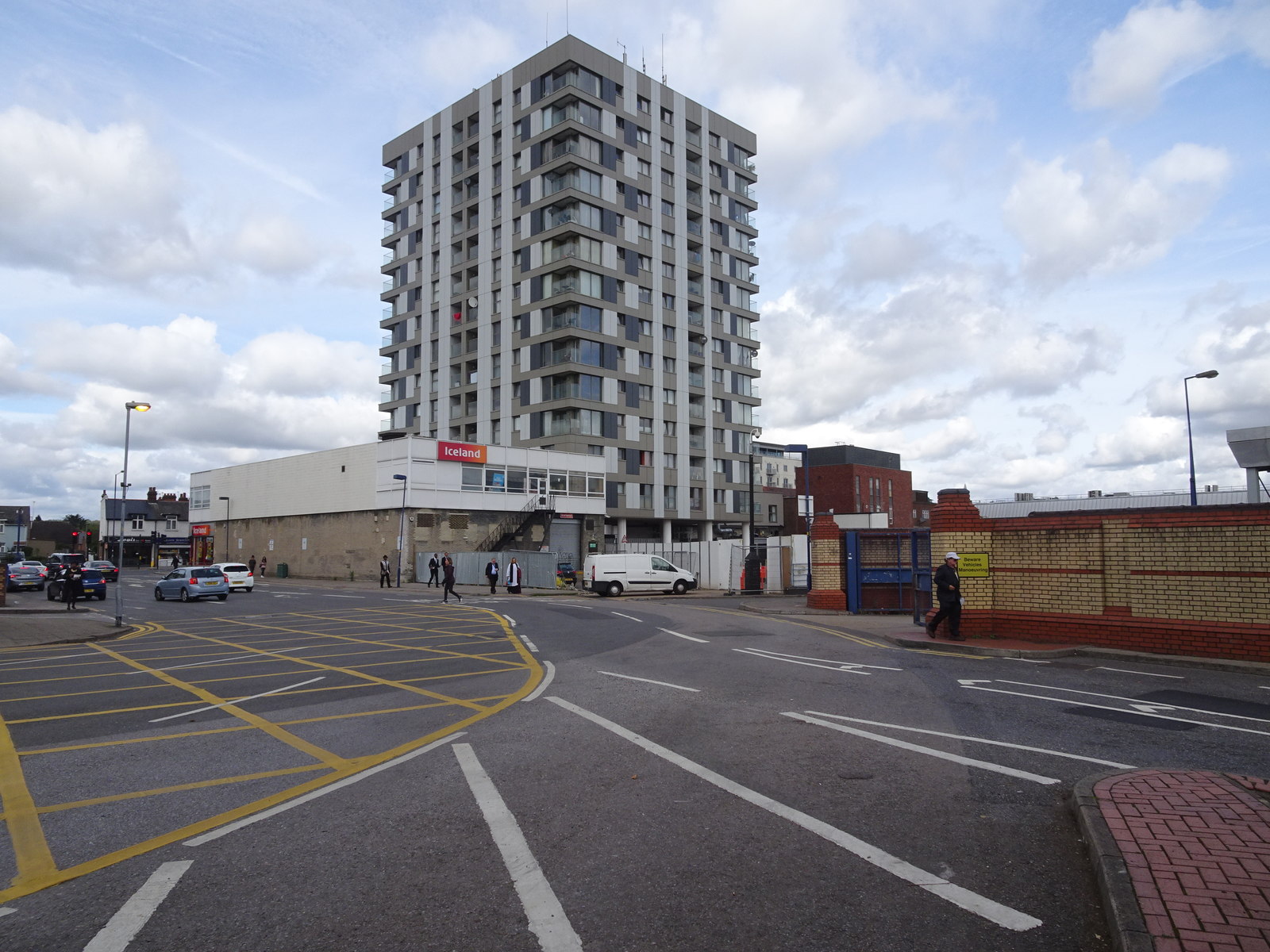 Edgware railway station (site), Greater London (geograph 5945675).jpg · Nigel Thompson · CC BY-SA 2.0