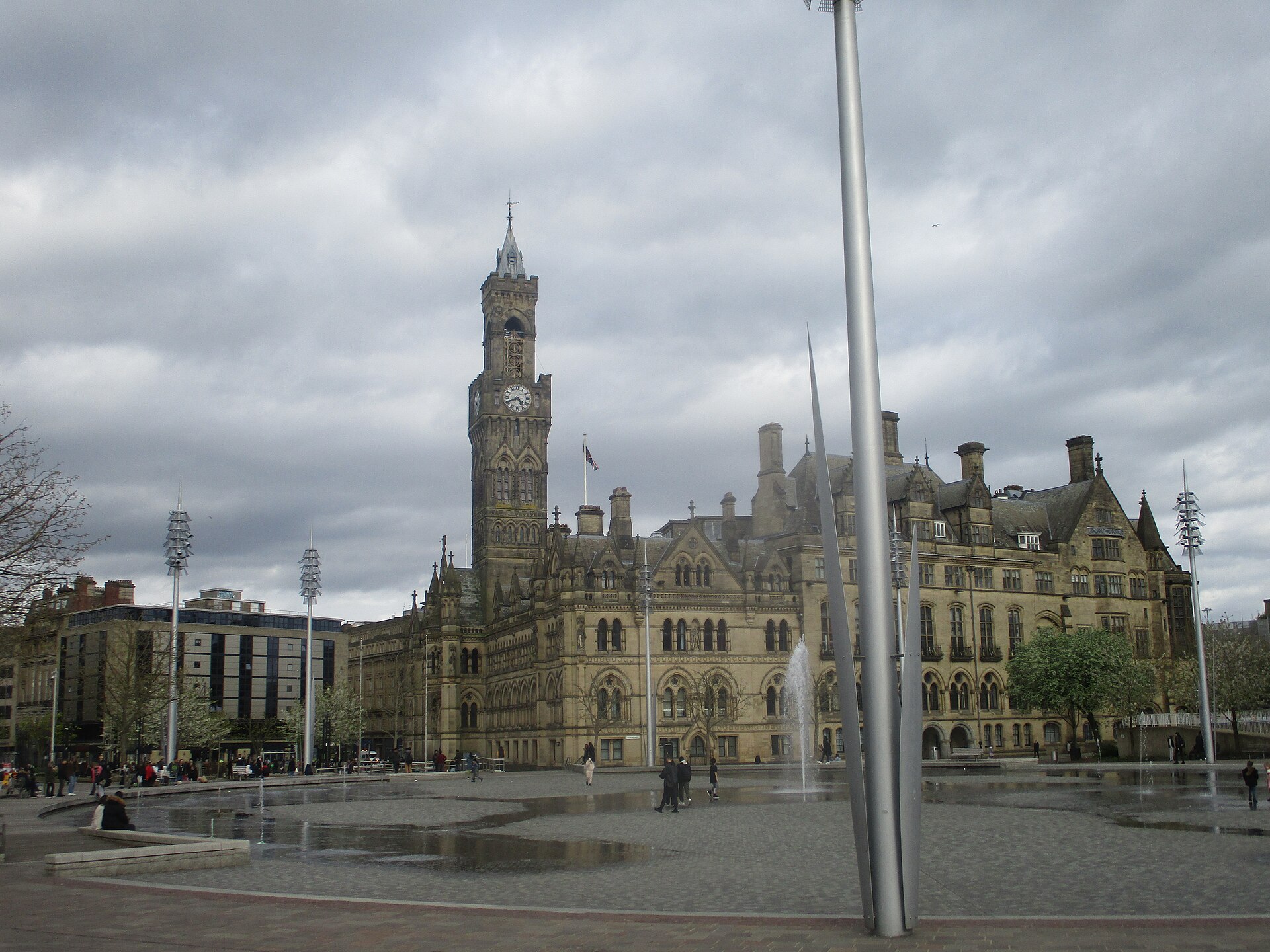 Bradford City Hall (20th April 2024) 001.jpg · Mtaylor848 · CC BY-SA 4.0