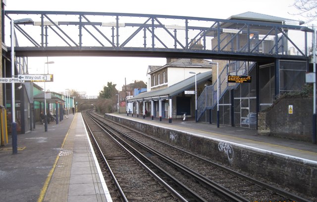 Brentford railway station, London · Nigel Thompson · CC BY-SA 2.0