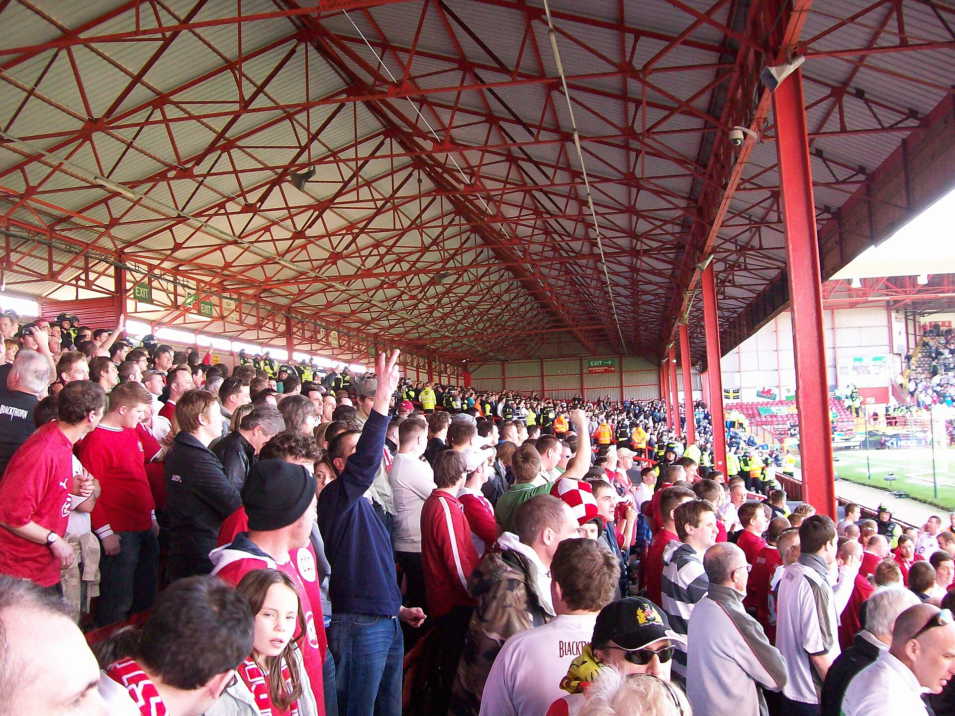 Ashtongateeastend.JPG · Tom Shorey · Public domain