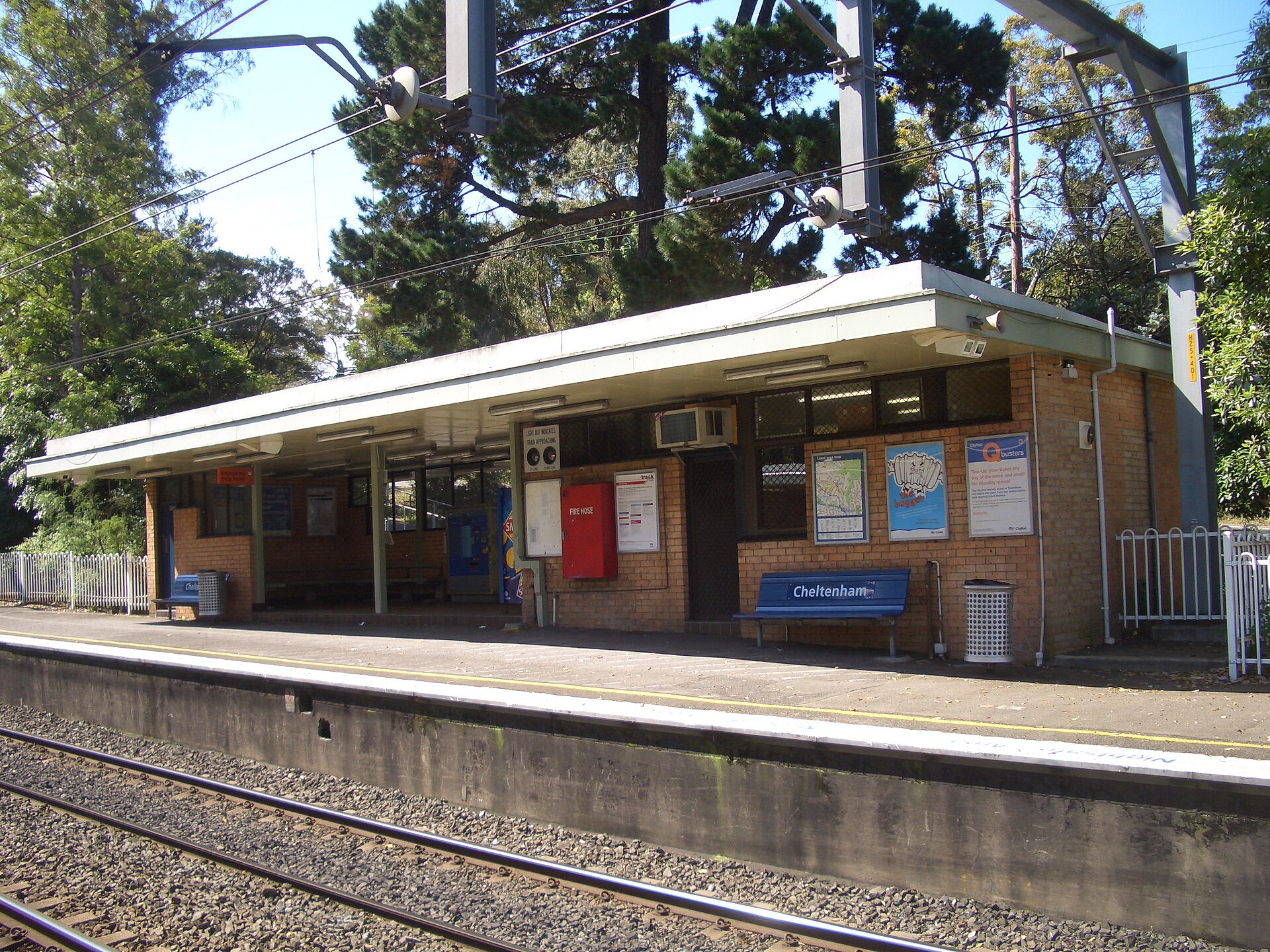 Cheltenham Railway Station 1.JPG · J Bar · CC BY 3.0
