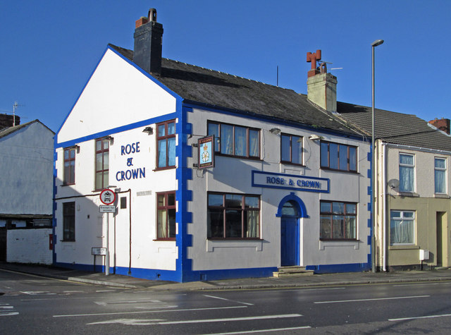 Whittington Moor - Rose & Crown · Dave Bevis · CC BY-SA 2.0