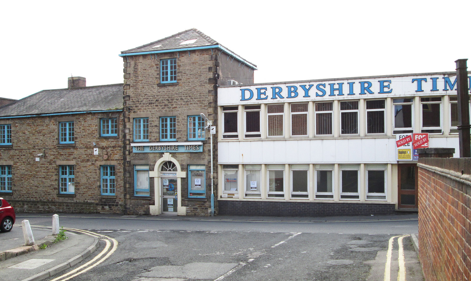Chesterfield - Derbyshire Times offices - geograph.org.uk - 3435065.jpg · Dave Bevis · CC BY-SA 2.0