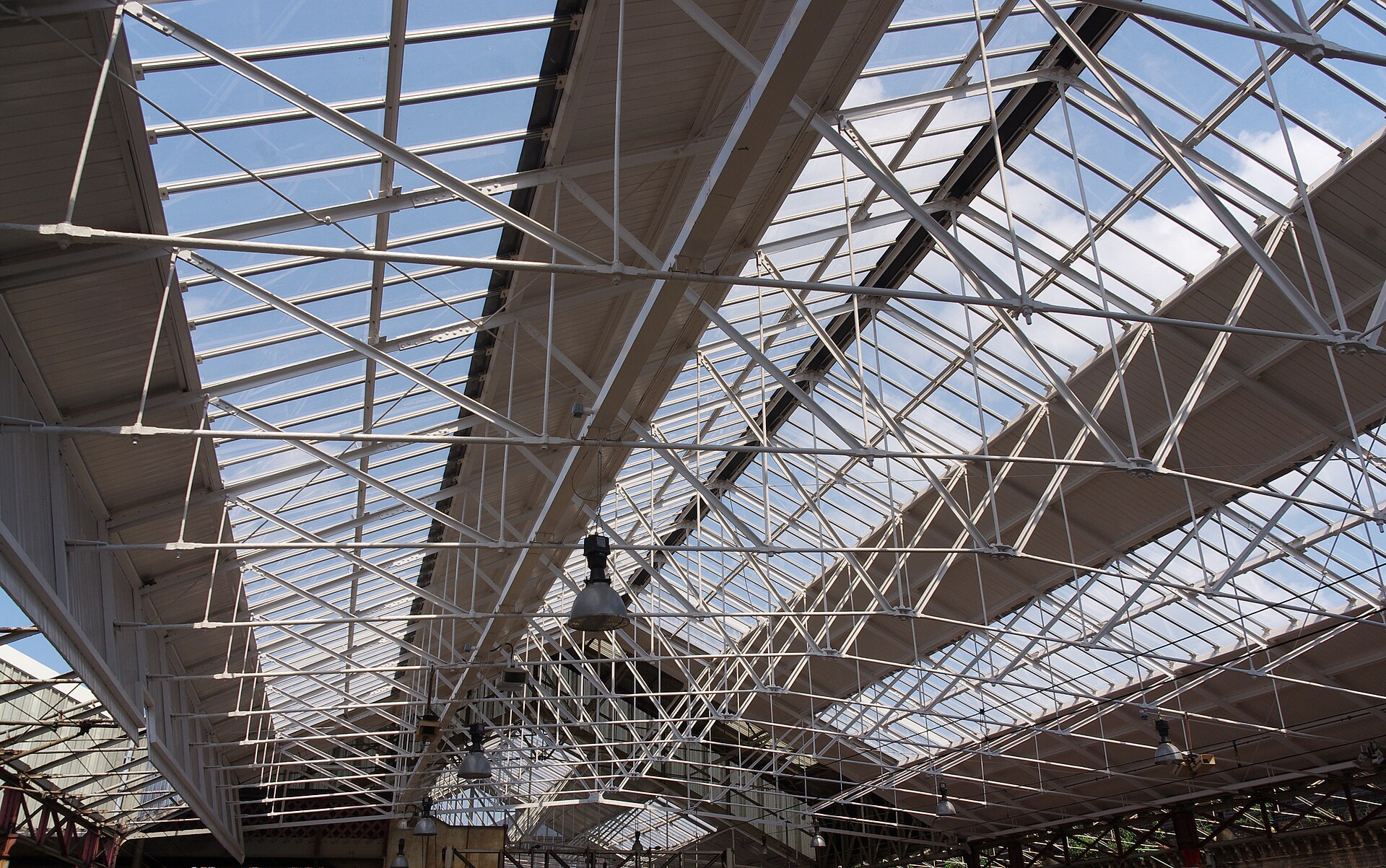 Crewe railway station MMB 04.jpg · mattbuck ( category ) · CC BY-SA 3.0