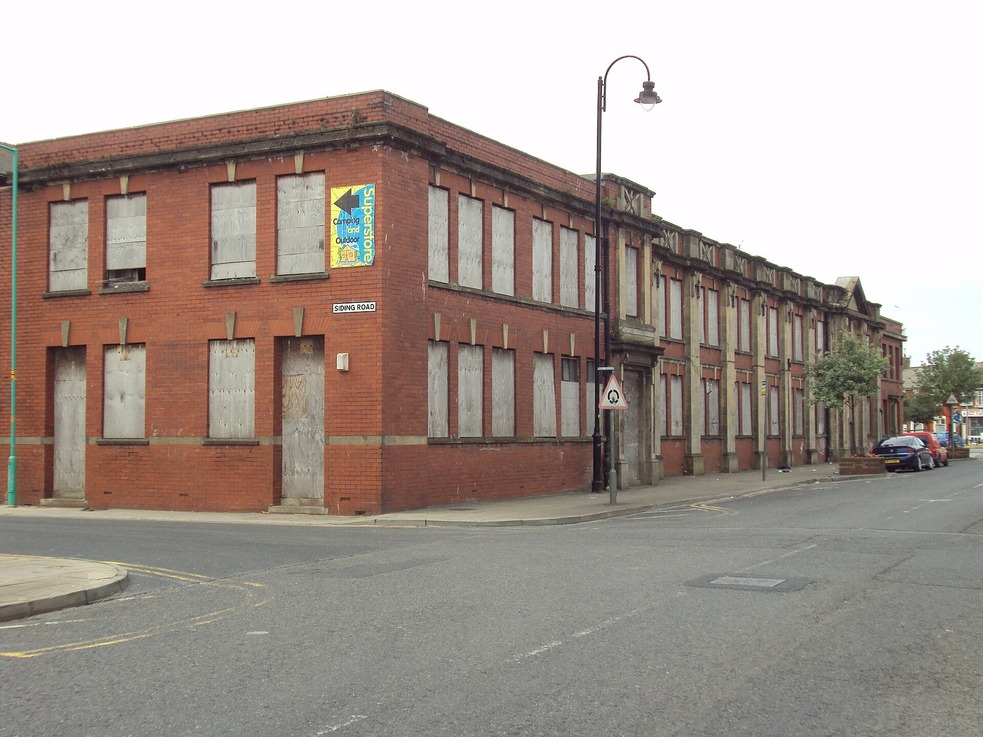 Disused building, Station Road, Fleetwood - DSC06614.JPG · Rept0n1x · CC BY-SA 3.0