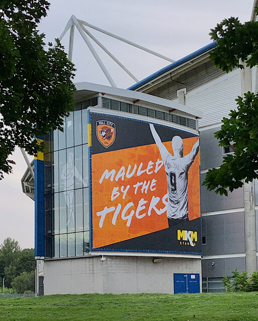 West mauling banner, Hull · Paul Harrop · CC BY-SA 2.0