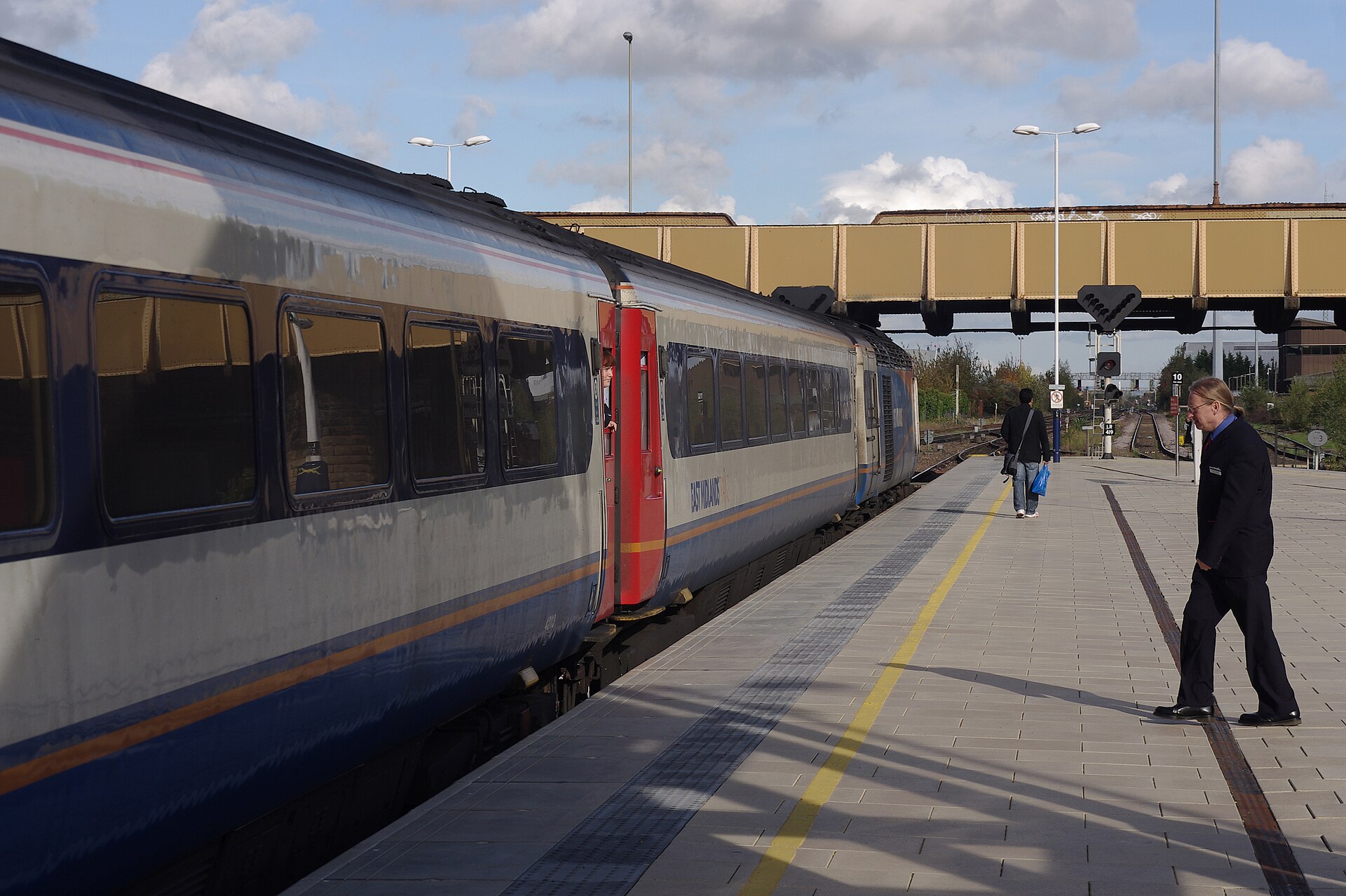 Leicester railway station MMB 01 43045.jpg · mattbuck ( category ) · CC BY-SA 3.0