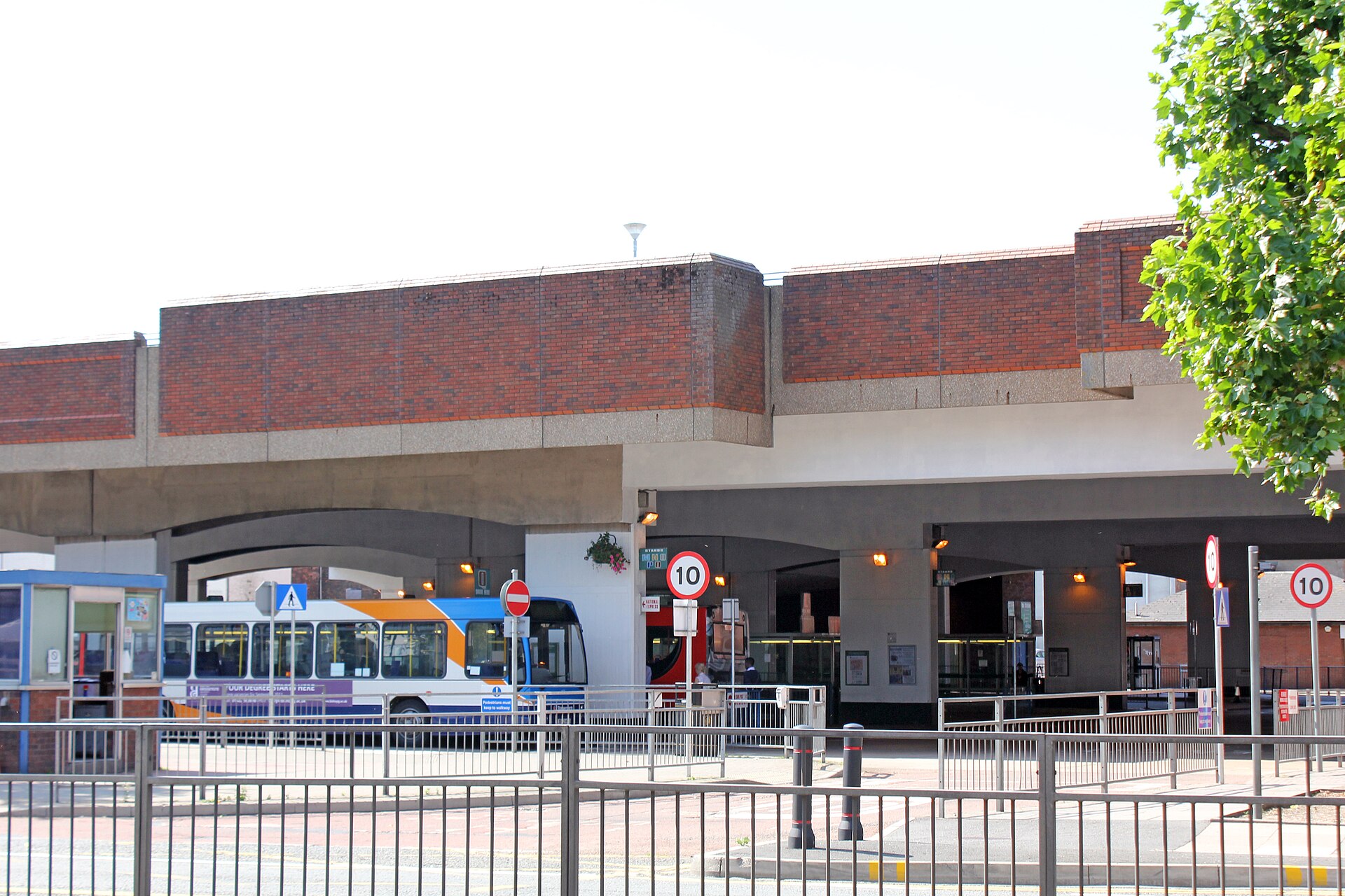 Lincoln City bus station.jpg · Jo Turner · CC BY-SA 2.0
