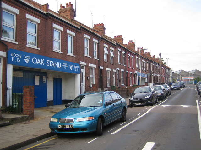 Luton: Oak Road · Nigel Cox · CC BY-SA 2.0