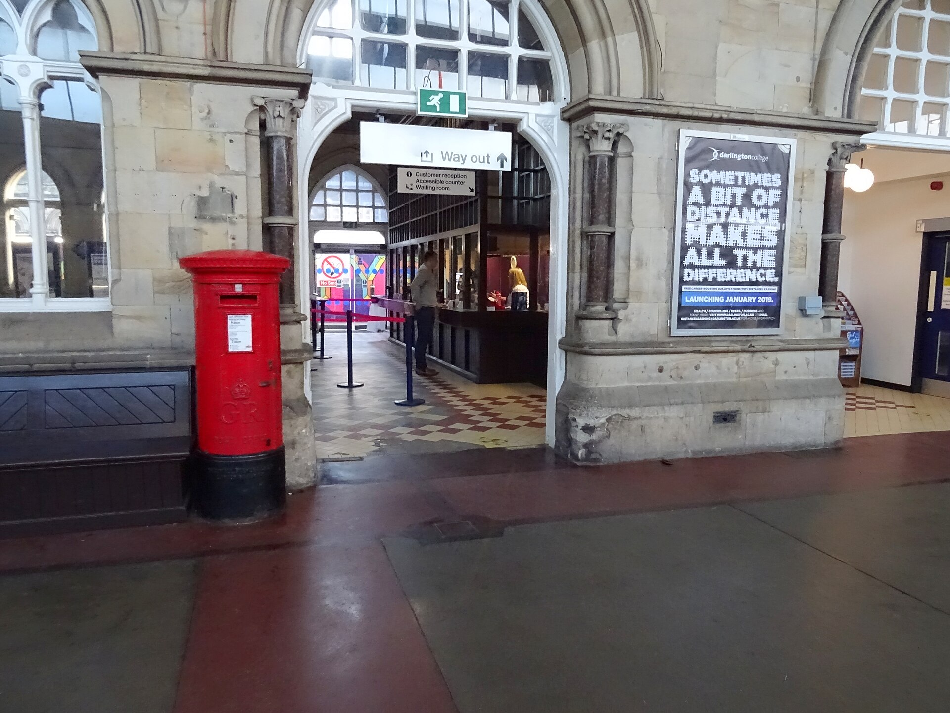 Booking Hall, Middlesbrough Railway Station - geograph.org.uk - 6070235.jpg · JThomas · CC BY-SA 2.0