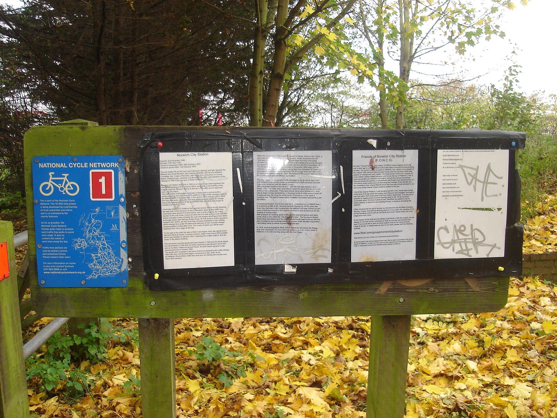 Norwich City Railway Station Noticeboard.JPG · Northmetpit · CC BY-SA 4.0