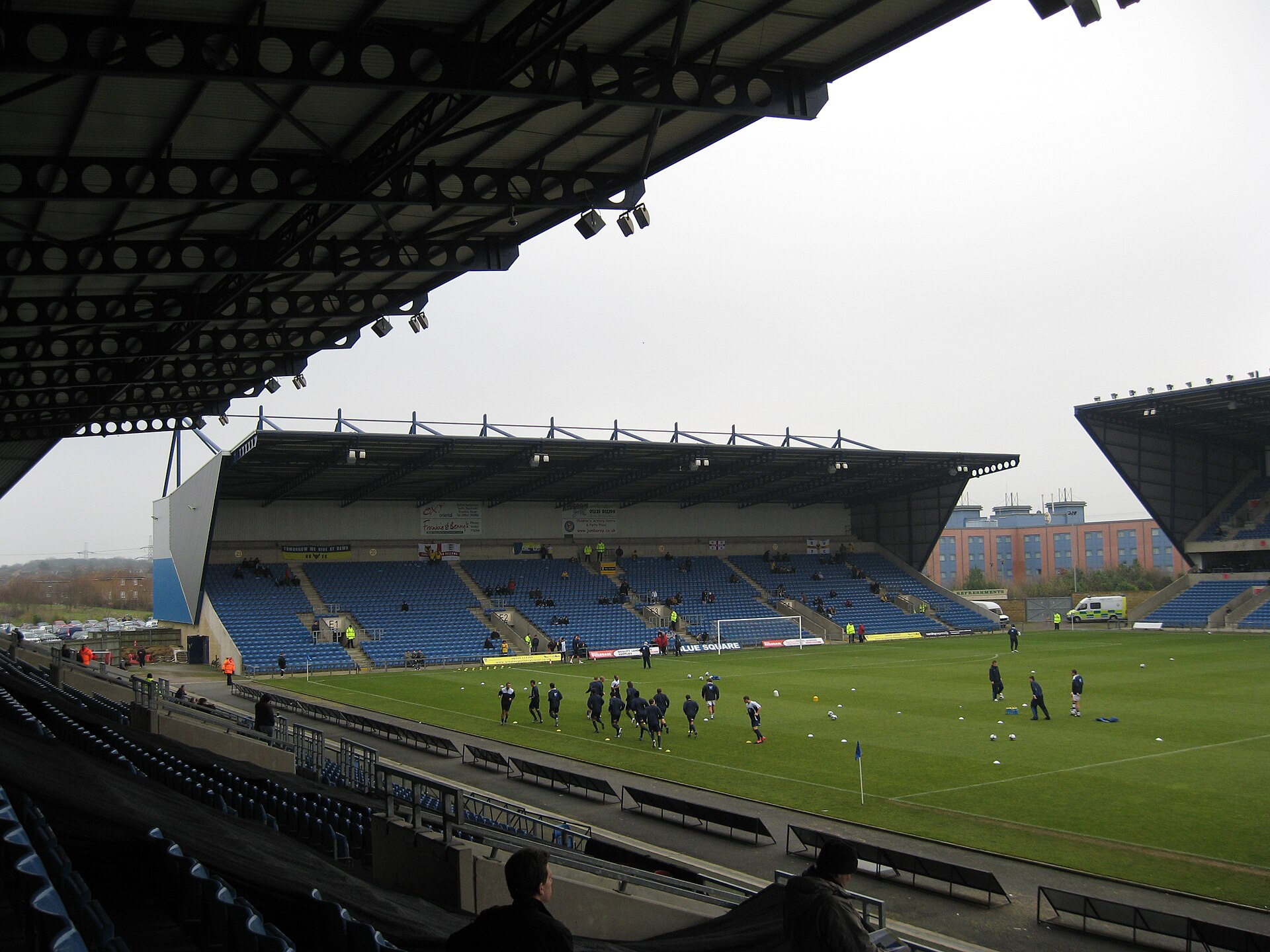 East stand, Kassam Stadium, Oxford United - geograph.org.uk - 1705831.jpg · Richard Rogerson · CC BY-SA 2.0