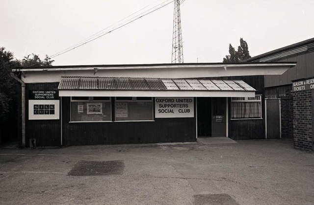 The Oxford United Supporters Club in Headington · Steve Daniels · CC BY-SA 2.0