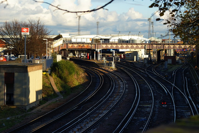 Fratton Railway Station, Hampshire · Peter Trimming · CC BY-SA 2.0