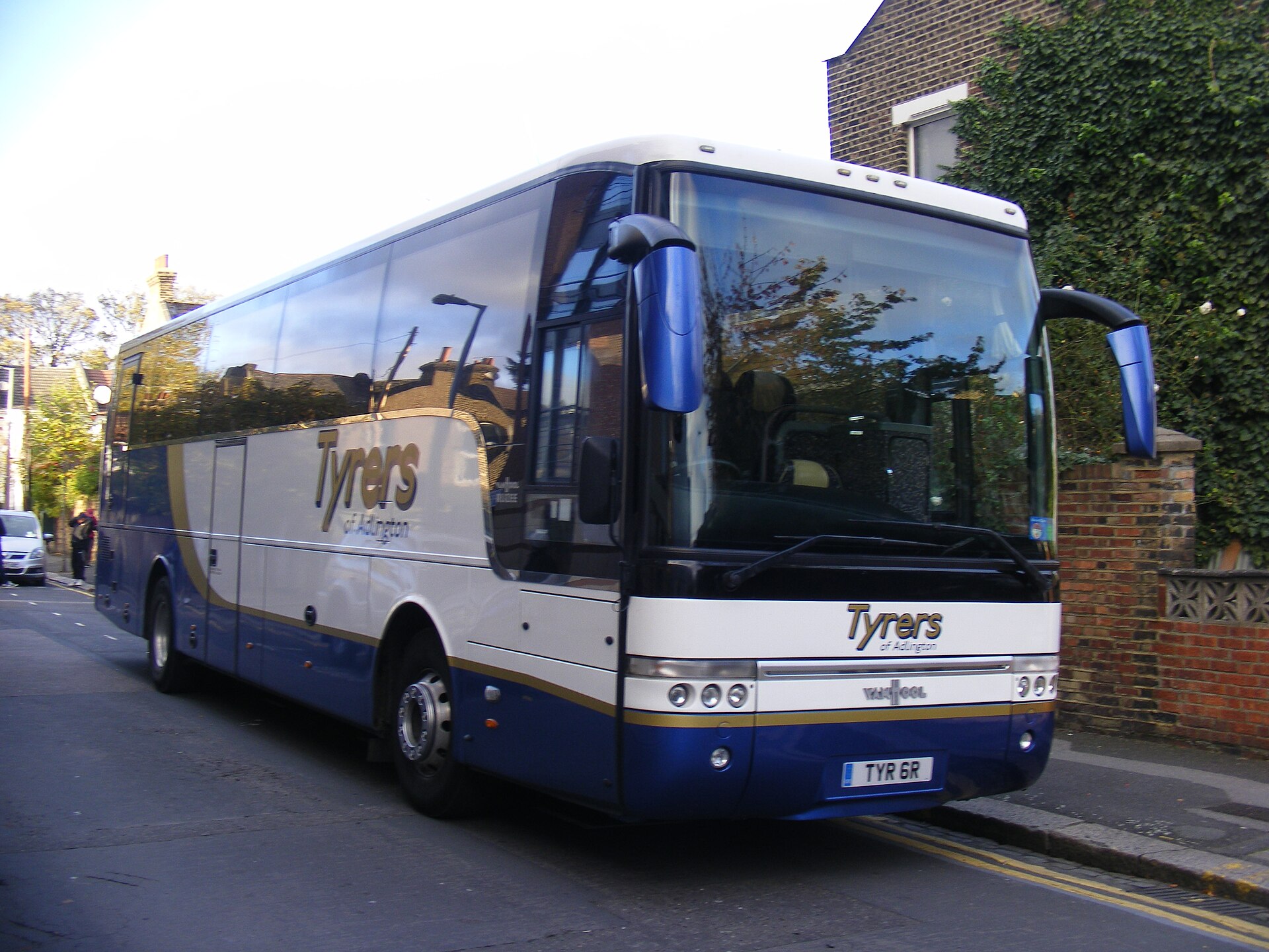 Preston North End supporters' coach TYR 6R (11350104793).jpg · Sludge G · CC BY-SA 2.0