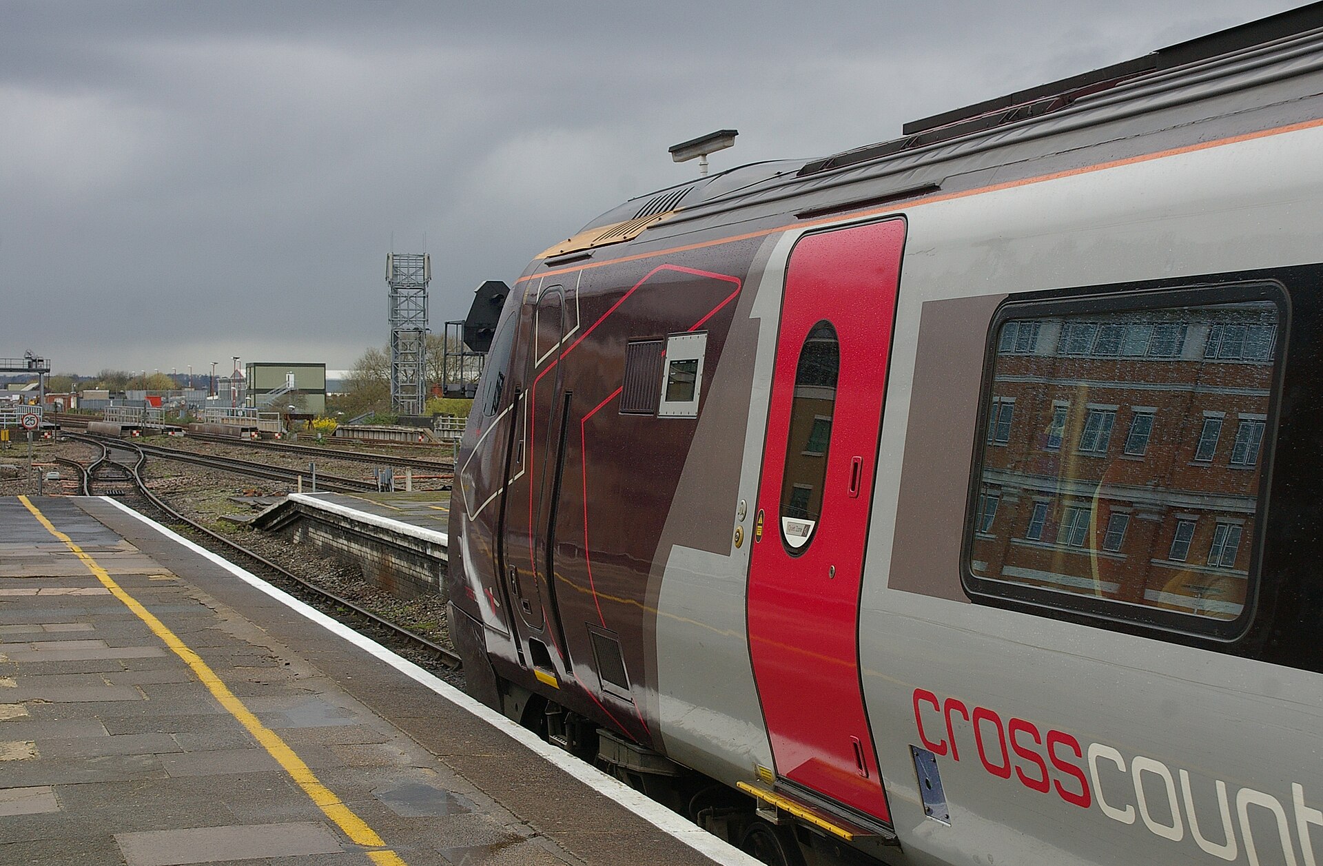 Reading railway station MMB 49 220013.jpg · mattbuck ( category ) · CC BY-SA 3.0