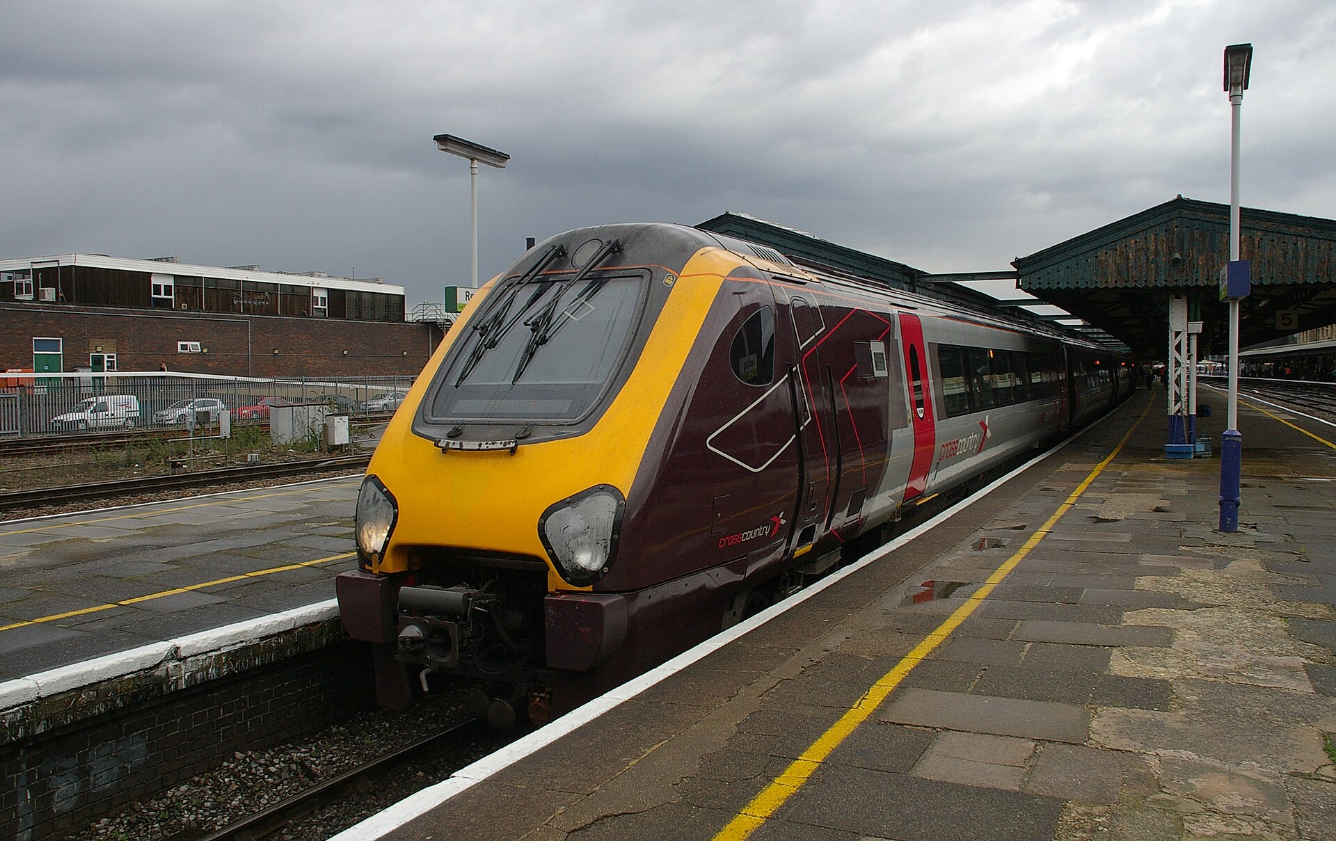 Reading railway station MMB 50 220013.jpg · mattbuck ( category ) · CC BY-SA 3.0