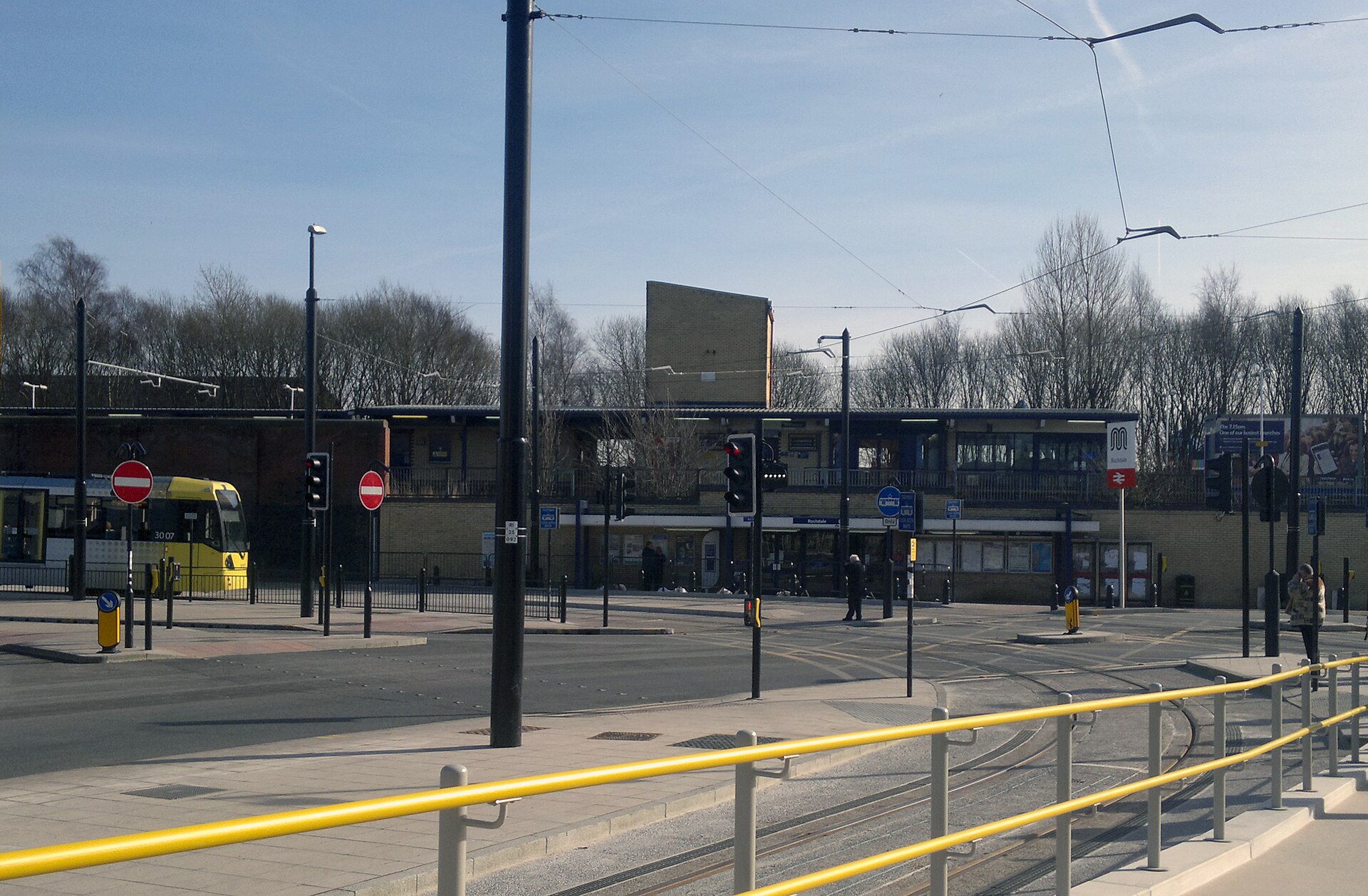 Rochdale railway station front entrance.jpg · Jza84 · CC BY-SA 3.0
