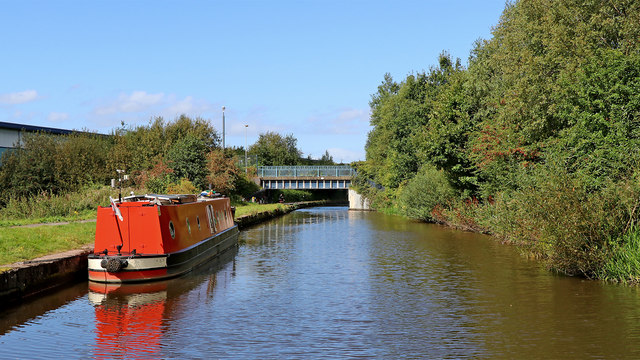Canal near the football stadium south of Stoke-on-Trent · Roger D Kidd · CC BY-SA 2.0