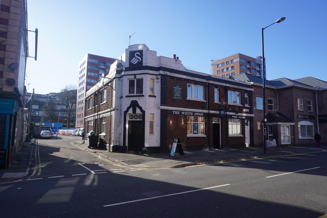 The White Swan, Swansea · Bill Boaden · CC BY-SA 2.0