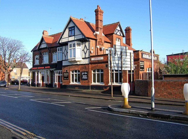 County Ground Hotel, 115 County Road · P L Chadwick · CC BY-SA 2.0