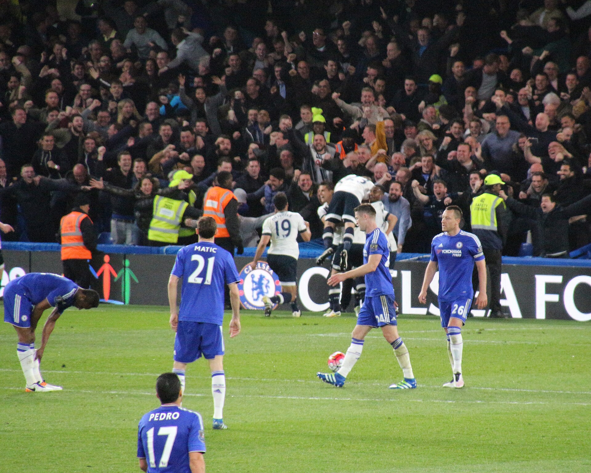 Chelsea v Spurs 2 May 2016, Spurs scored.jpg · @cfcunofficial (Chelsea Debs) London · CC BY-SA 2.0