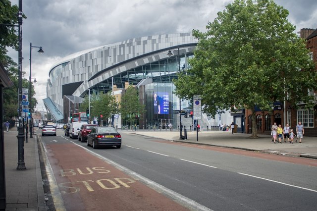 Tottenham : Tottenham Hotspur Stadium · Jim Osley · CC BY-SA 2.0