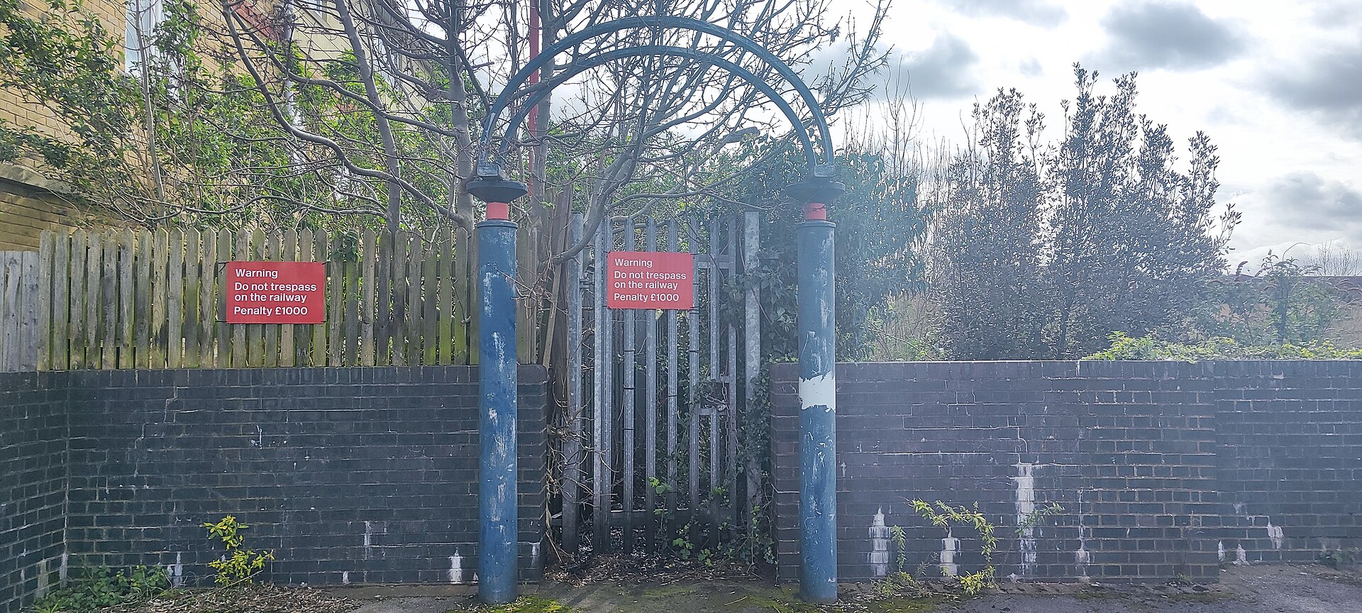 Watford Stadium Halt entrance.jpg · Trains2021 · CC BY-SA 4.0