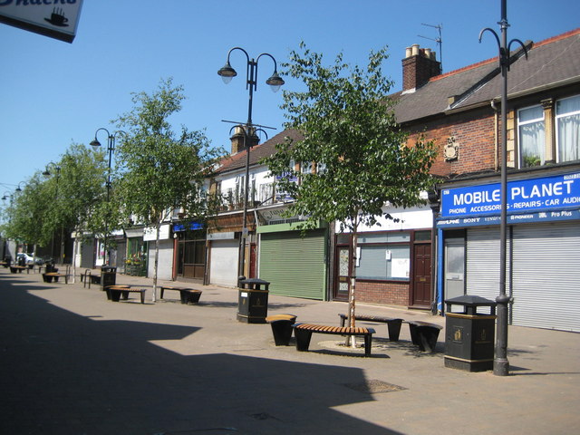 Watford: Vicarage Road Precinct · Nigel Cox · CC BY-SA 2.0