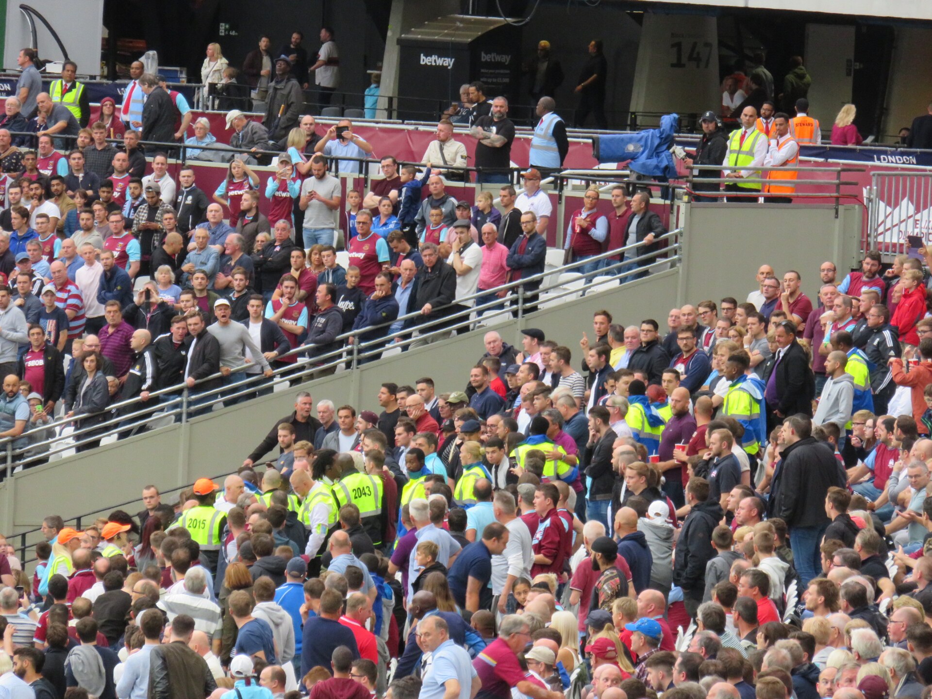 London Stadium crowd control.jpg · Egghead06 · CC BY-SA 4.0