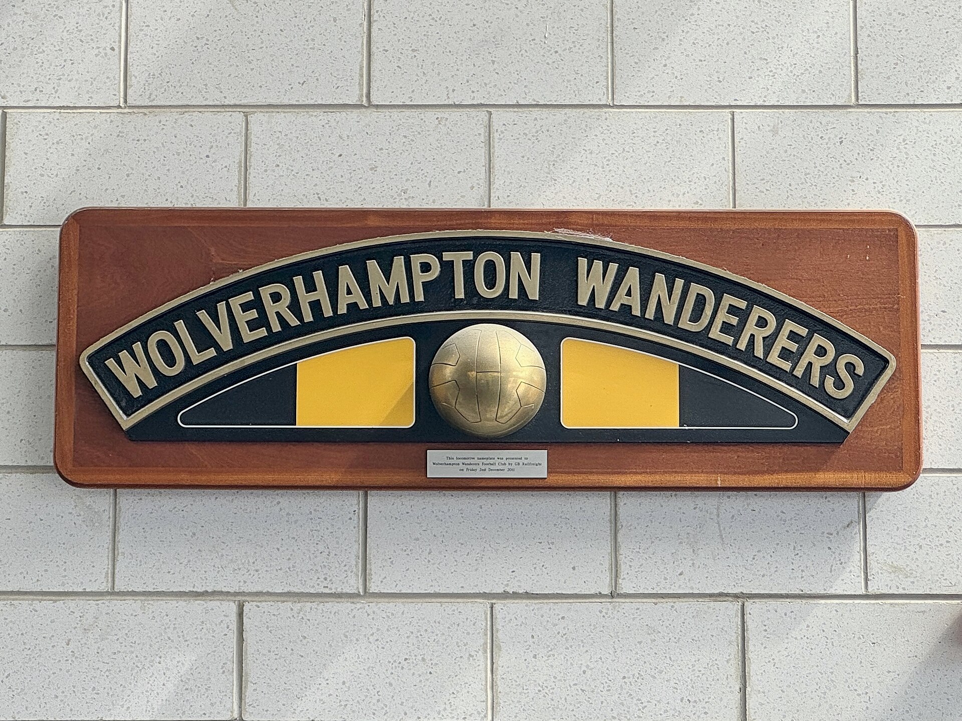 Wolverhampton Wanderers locomotive nameplate.jpg · Bex Walton · CC BY 2.0