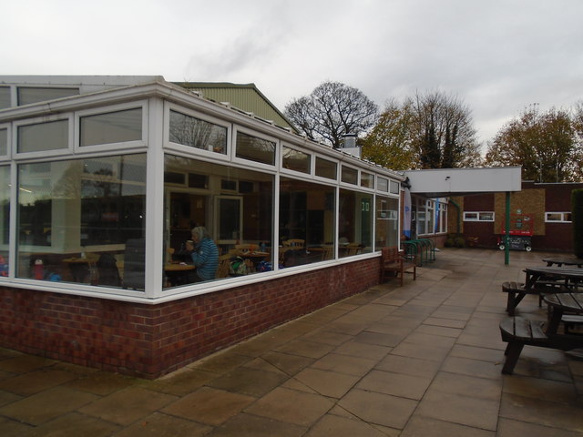 Wrexham Tennis Centre · Paul Gillett · CC BY-SA 2.0