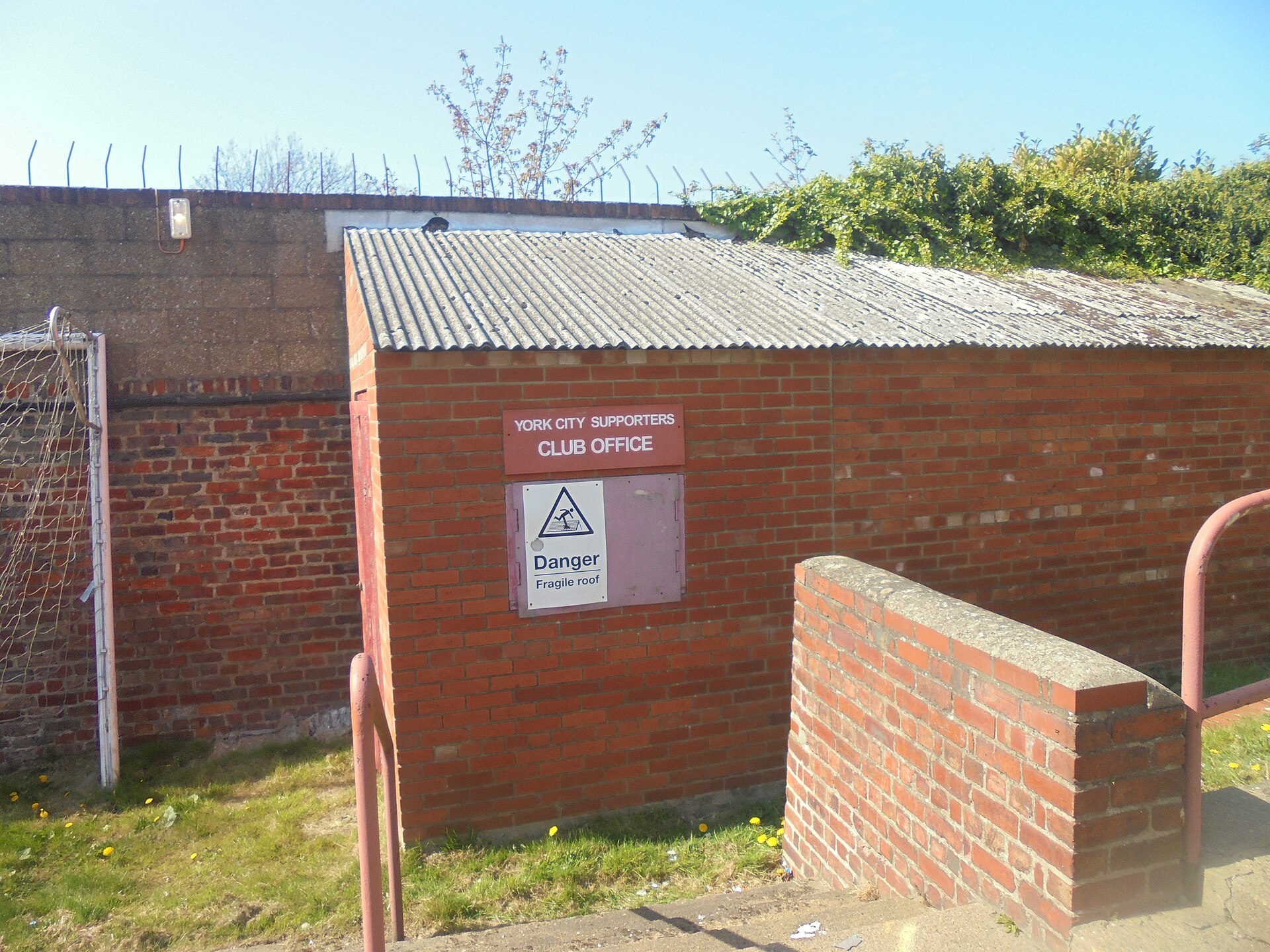 York City Supporters Club Office, Bootham Crescent during York City v Spennymoor Town (19th April 2019).jpg · Mtaylor848 · CC BY-SA 4.0